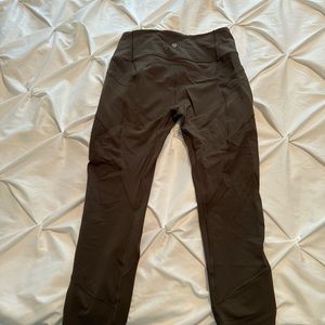 Lululemon - BNWOT- size 10 - 7/8 olive leggings